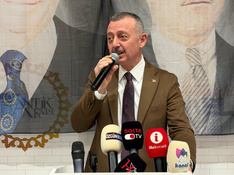 Tahir Büyükakın'dan MHP'lilere Kendimi şanslı hissediyorum. İyi ki varsınız - Resim : 2