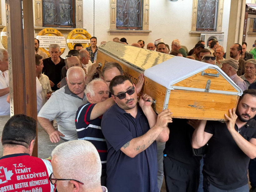 Fehmi Timur son yolculuğuna uğurlandı - Resim : 1