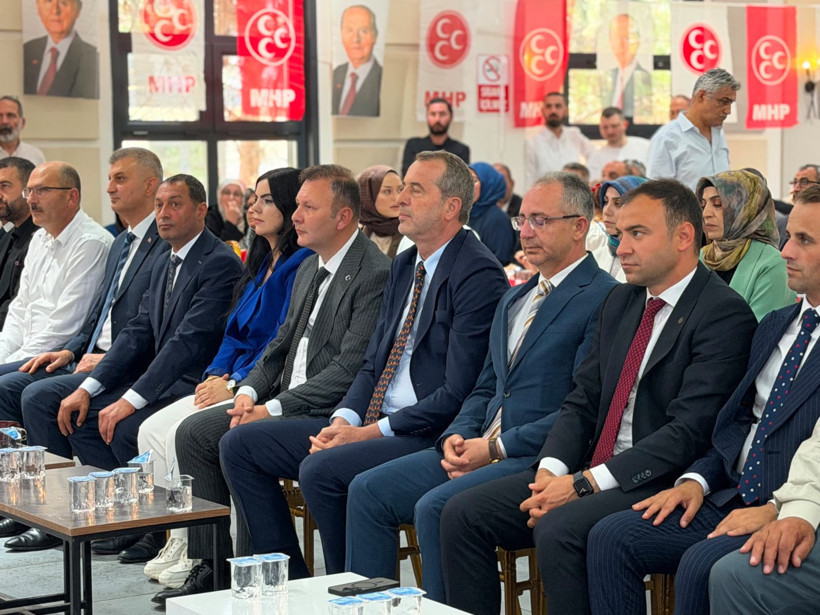 Konuşmasını “Ne mutlu Türk’üm” diyerek bitirdi; Ali Yıldırım Sezer’den bozkurtlu konuşma - Resim : 2