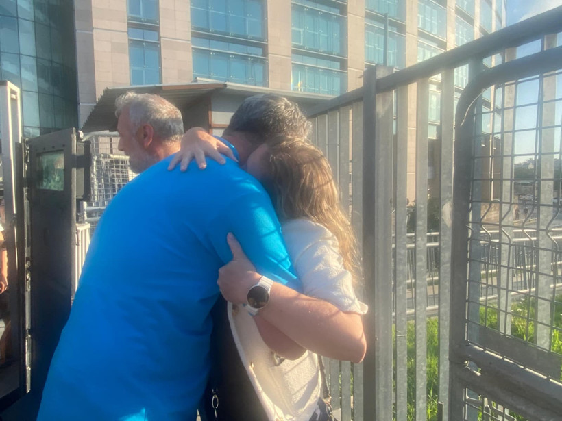 İzmit Belediyesi soruşturmasında ilk serbest bırakılanlar Gözyaşları ile ailelerine sarıldılar! - Resim : 2