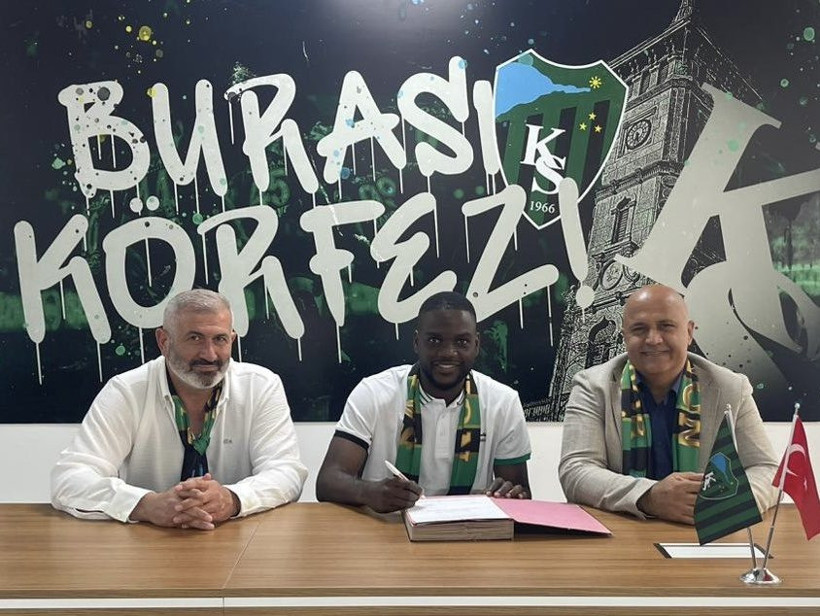 Kocaelispor'da Show zamanı... İmzalar atıldı - Resim : 2