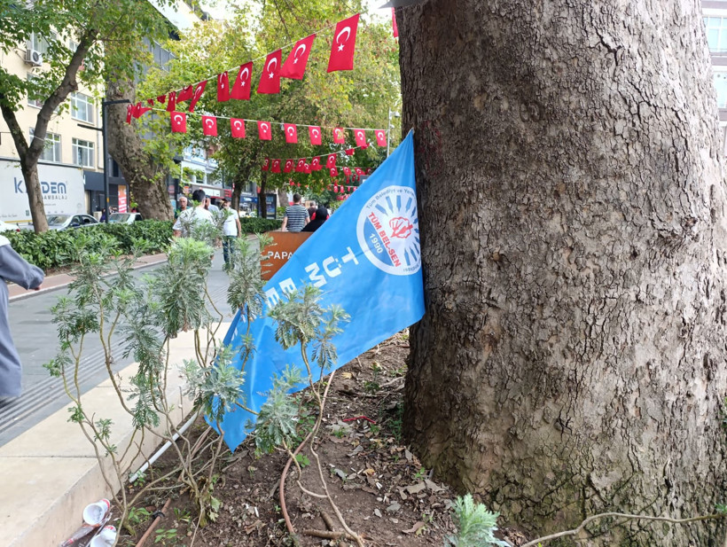 Bayrak bırakmak devrimci bir eylem değildir! - Resim : 1