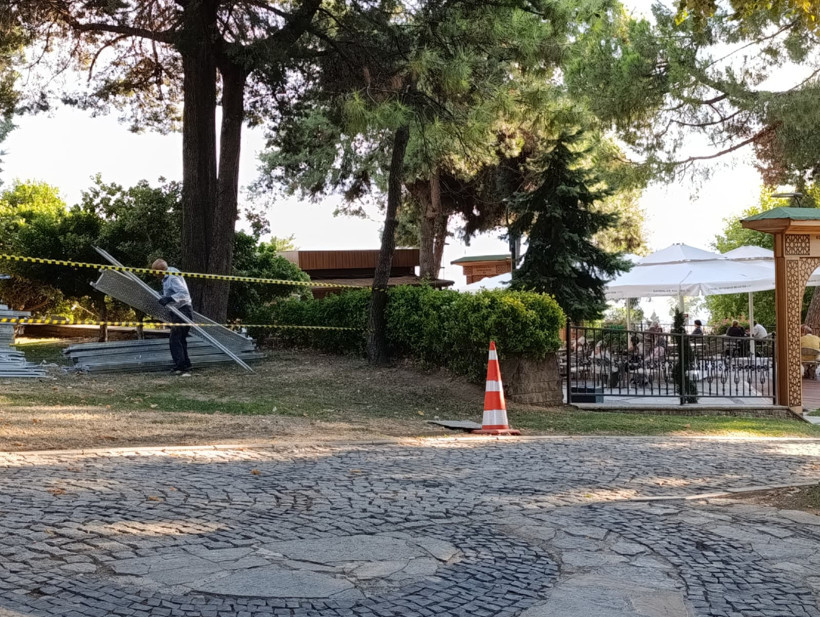 Bir karede iki yaşlılık... Dinlenmek ve direnmek - Resim : 1