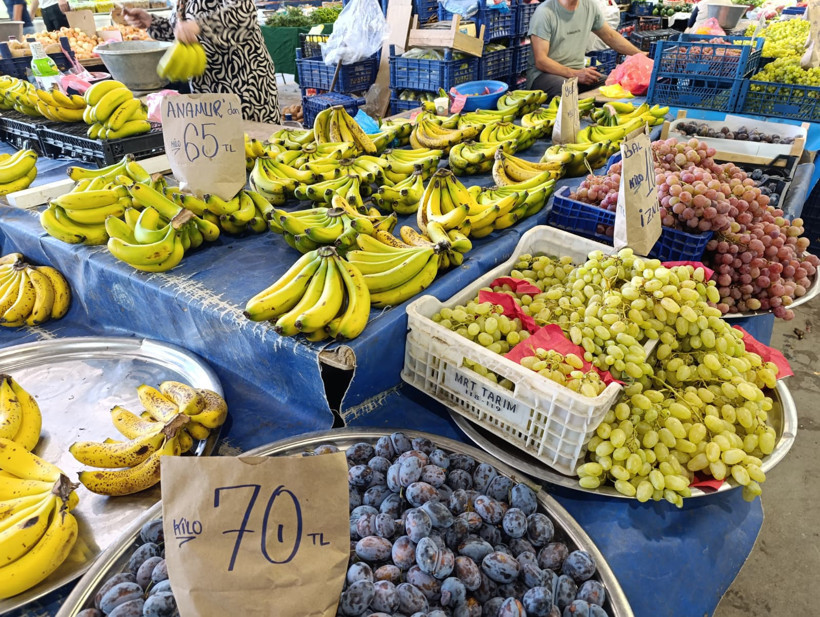 Pazarda kalabalık var ama alışveriş yok! - Resim : 9