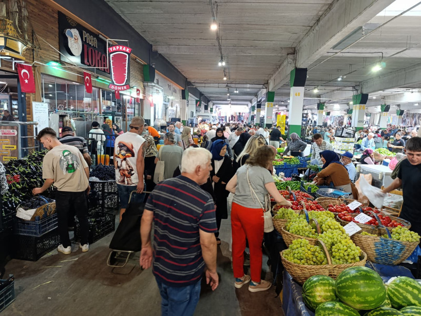 Pazarda kalabalık var ama alışveriş yok! - Resim : 1