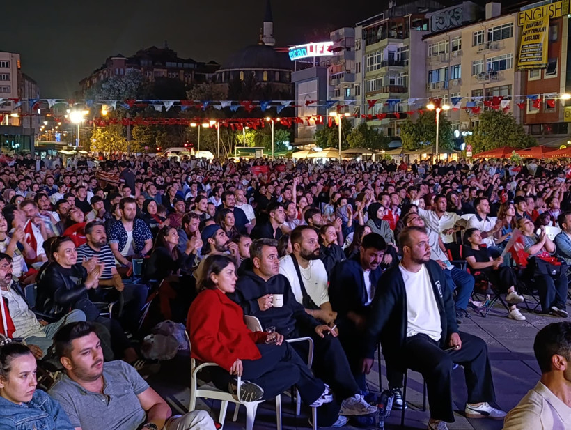İzmit'te EuroBasket Final heyecanı... Kent Meydanı tribüne döndü - Resim : 5