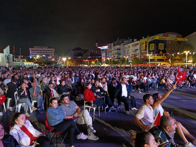 İzmit'te EuroBasket Final heyecanı... Kent Meydanı tribüne döndü - Resim : 2