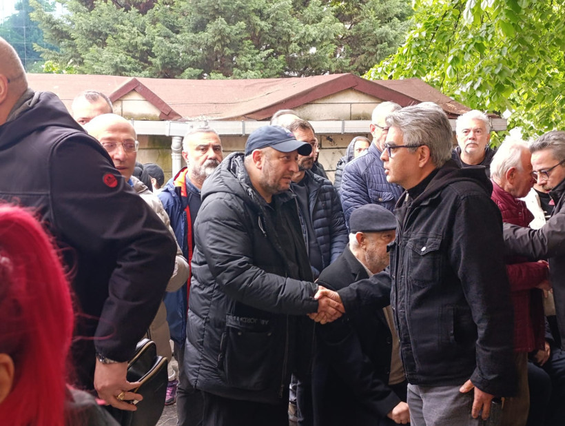 Sanatçı dostları yalnız bırakmadı! Serkan Keskin'in annesine son vedası - Resim : 9