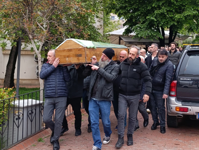 Sanatçı dostları yalnız bırakmadı! Serkan Keskin'in annesine son vedası - Resim : 2