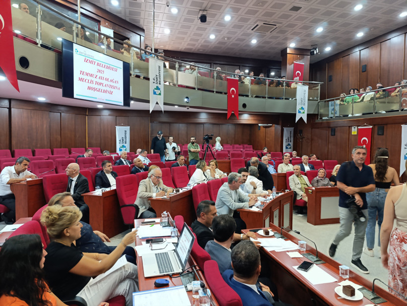 İzmit meclisinde gündem Madımak ve Leman - Resim : 1