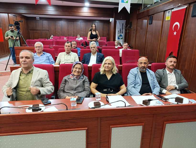 İzmit meclisinde gündem Madımak ve Leman - Resim : 5