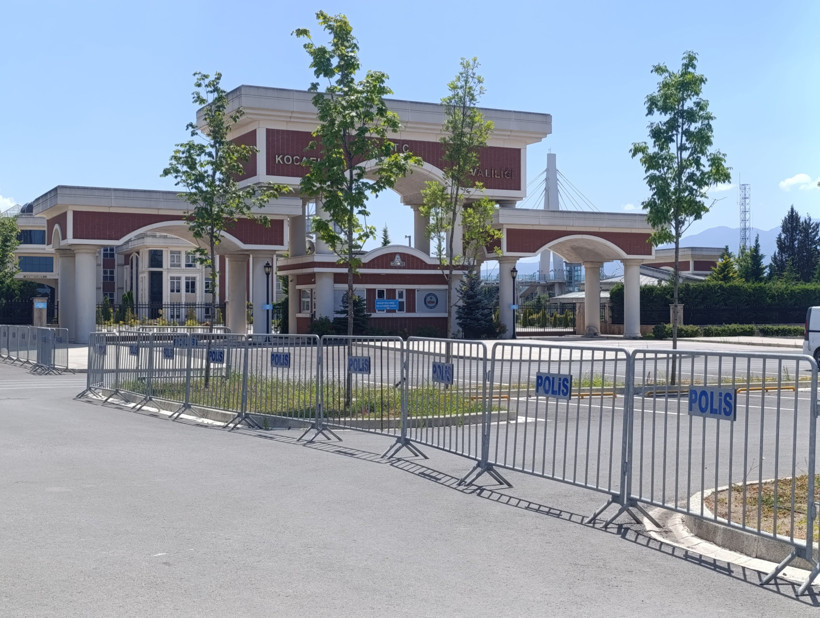 Türk İş'in ikinci eylemi bugün! AK Parti binasında bariyerli önlem - Resim : 2