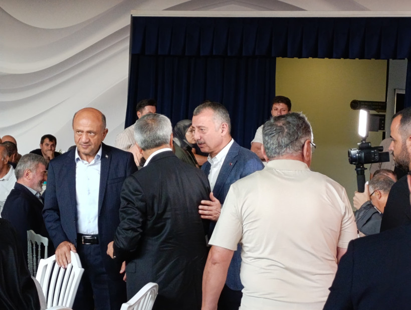 Düğünde siyaset sessizce konuştu! - Resim : 2