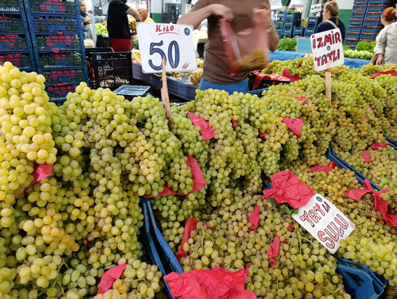 Pazarda kalabalık var ama alışveriş yok! - Resim : 5