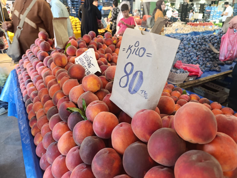 Pazarda kalabalık var ama alışveriş yok! - Resim : 6