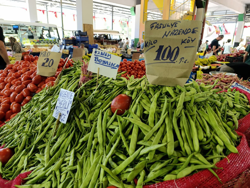 Pazarda kalabalık var ama alışveriş yok! - Resim : 8