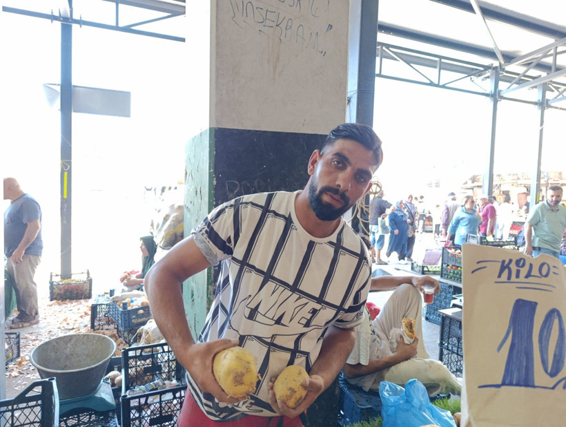 Pazarda kalabalık var ama alışveriş yok! - Resim : 3