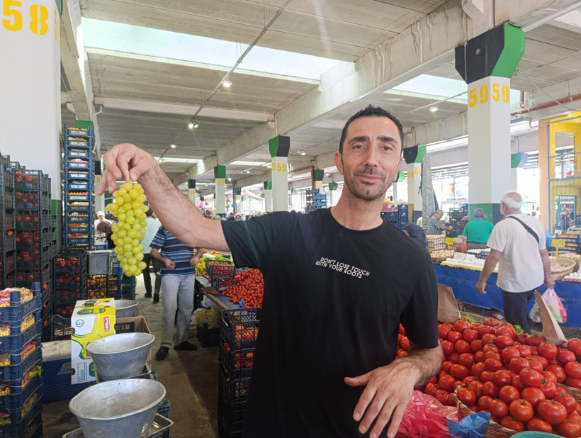 Pazarda kalabalık var ama alışveriş yok! - Resim : 2