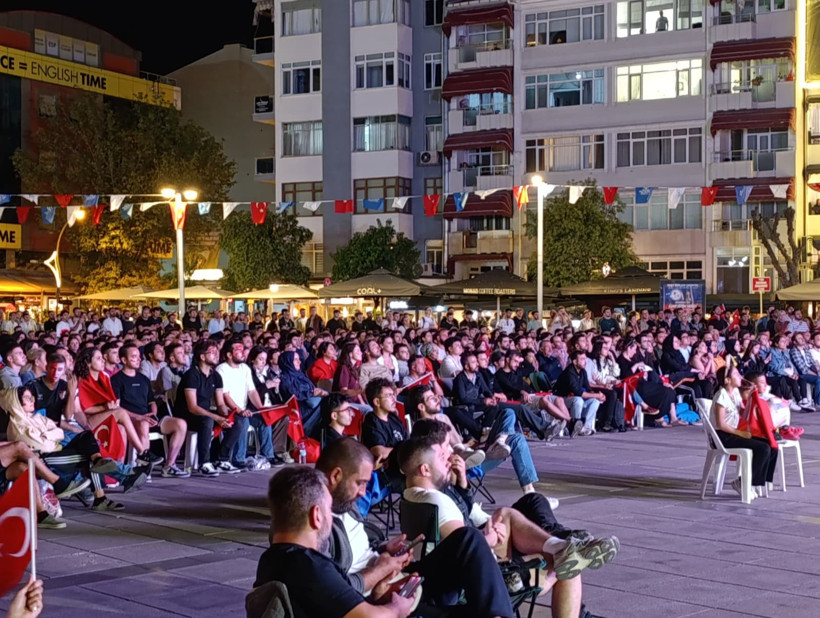İzmit'te EuroBasket Final heyecanı... Kent Meydanı tribüne döndü - Resim : 3