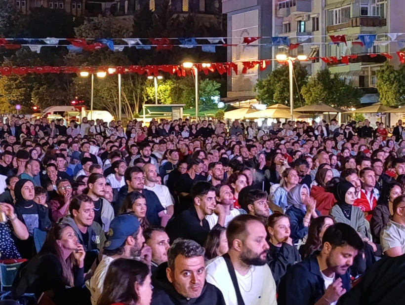 İzmit'te EuroBasket Final heyecanı... Kent Meydanı tribüne döndü - Resim : 4