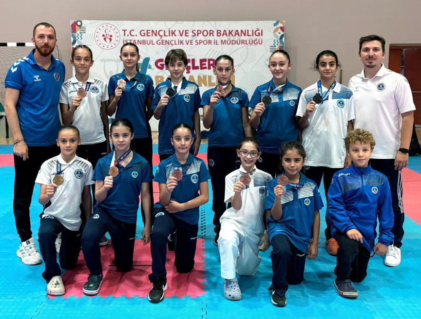 Kağıtsporlu karateciler madalya bırakmadı - Resim : 1