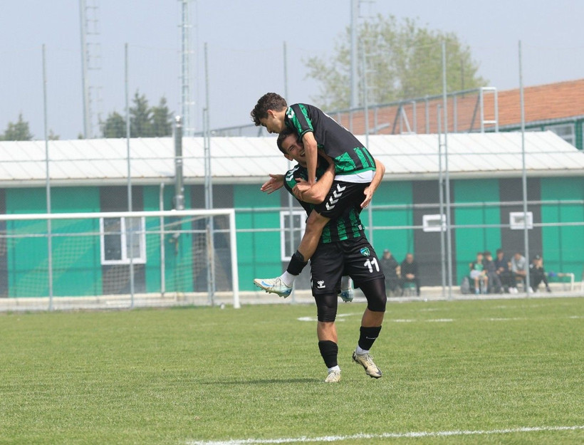 Kocaelispor - Belediye Derincespor U-19 maçının fotoğrafları - Resim: 30