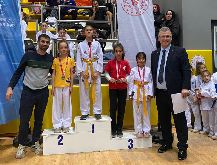 Başiskeleli genç karateciler tulum çıkardı! - Resim : 5