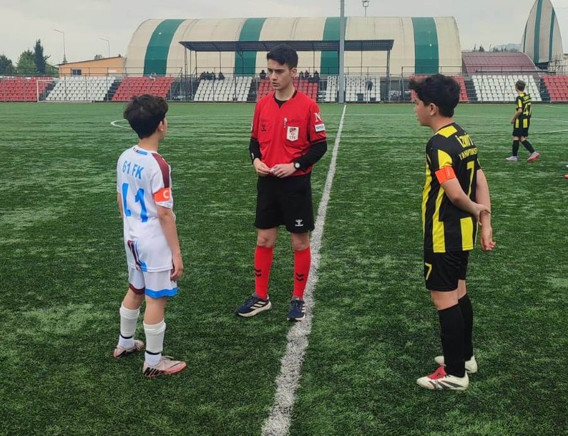 17 yaşındaki hakemden örnek davranış - Resim : 2