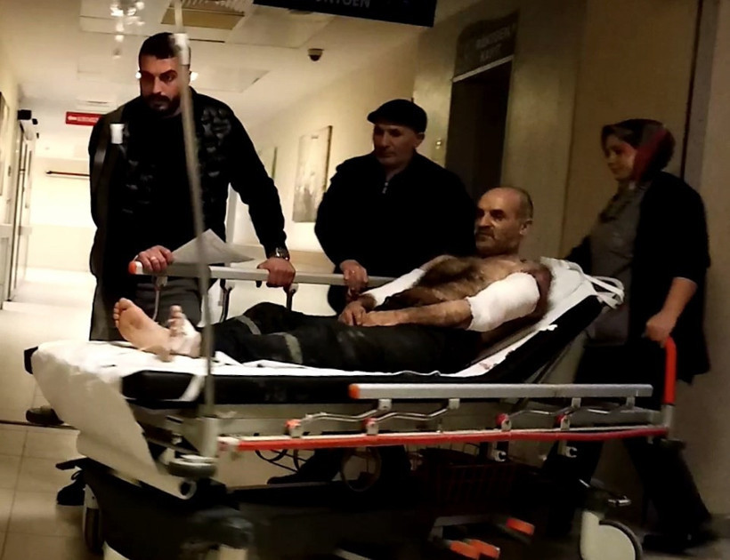 Ağaç soyma makinesine kollarını kaptırdı! - Resim : 1