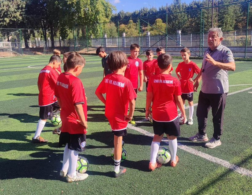 İzmit Futbol Kulübü’nde yeni dönem! - Resim : 5