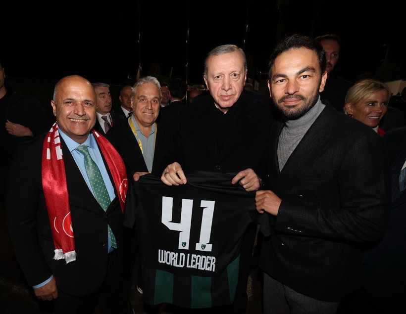 Recep Durul’dan Cumhurbaşkanı Erdoğan’a Kocaelispor forması - Resim : 2