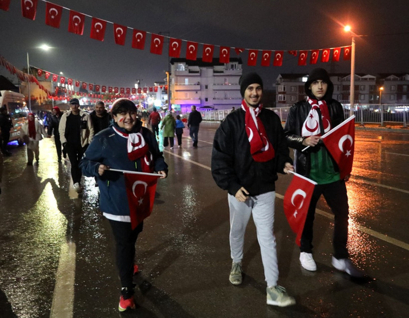 Büyükşehir’den milli maça binlerce bayrakla destek - Resim : 2