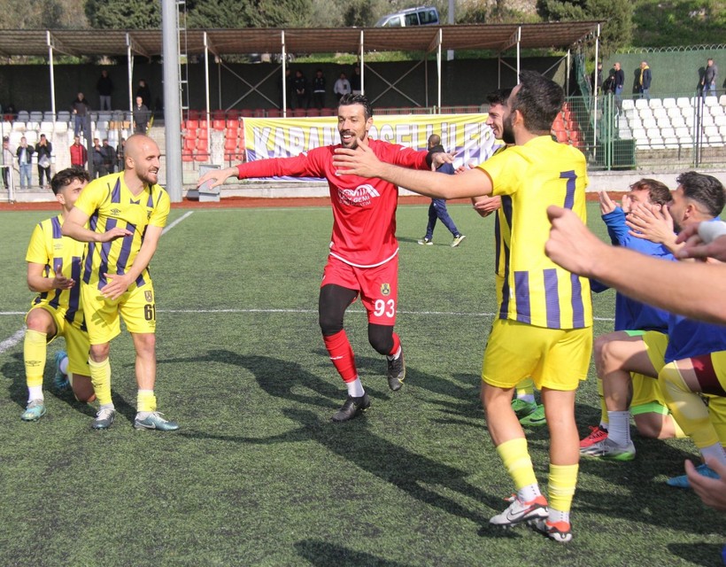 Karamürselspor - Çayırovaspor maçının fotoğrafları - Resim: 86