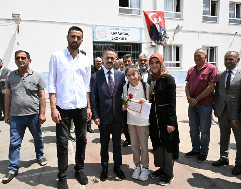 İlhami Aktaş, öğrencilerin karne heyecanını paylaştı - Resim : 3