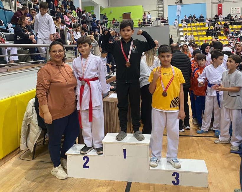 Başiskeleli genç karateciler tulum çıkardı! - Resim : 6