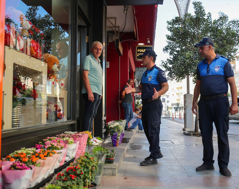 Kaldırım işgali ile mücadele! Malzemelere el konuldu... - Resim : 1