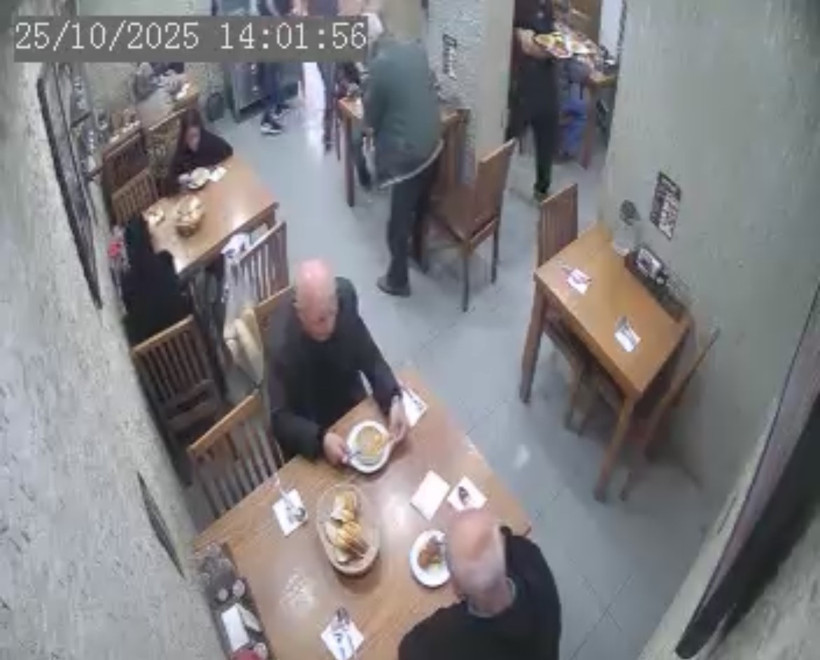 Heimlich manevrasıyla müşterinin hayatını kurtardı - Resim : 2