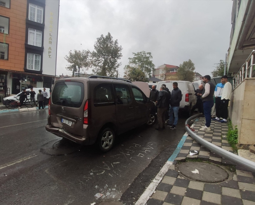 Park halindeki tankerin freni boşaldı! 8 araca çarparak... - Resim : 1