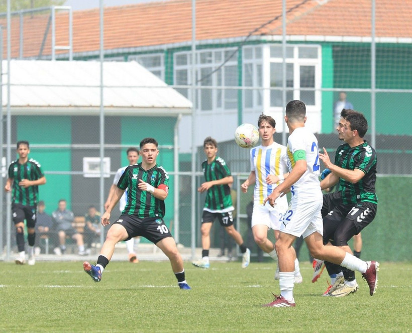 Kocaelispor - Belediye Derincespor U-19 maçının fotoğrafları - Resim: 45