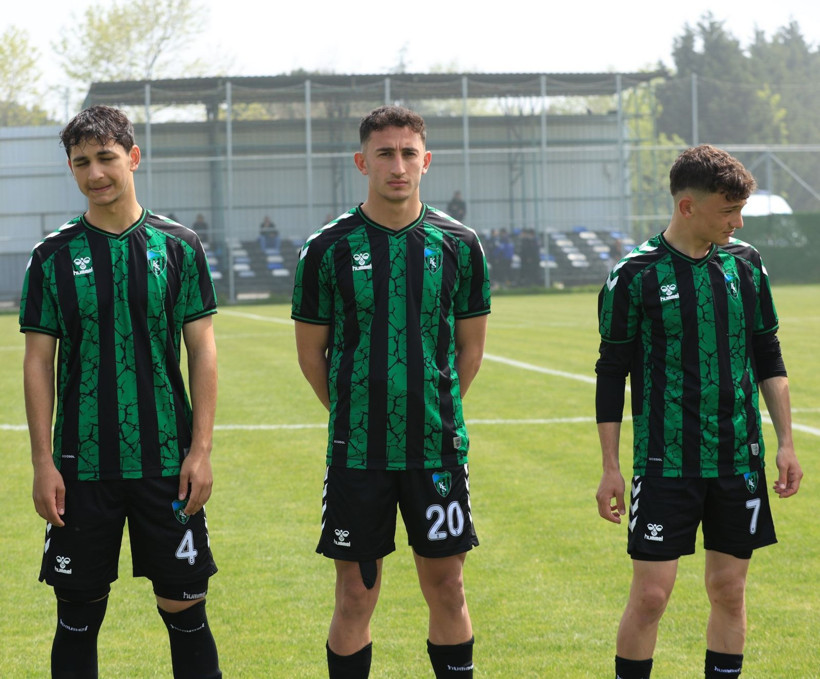 Kocaelispor - Belediye Derincespor U-19 maçının fotoğrafları - Resim: 12