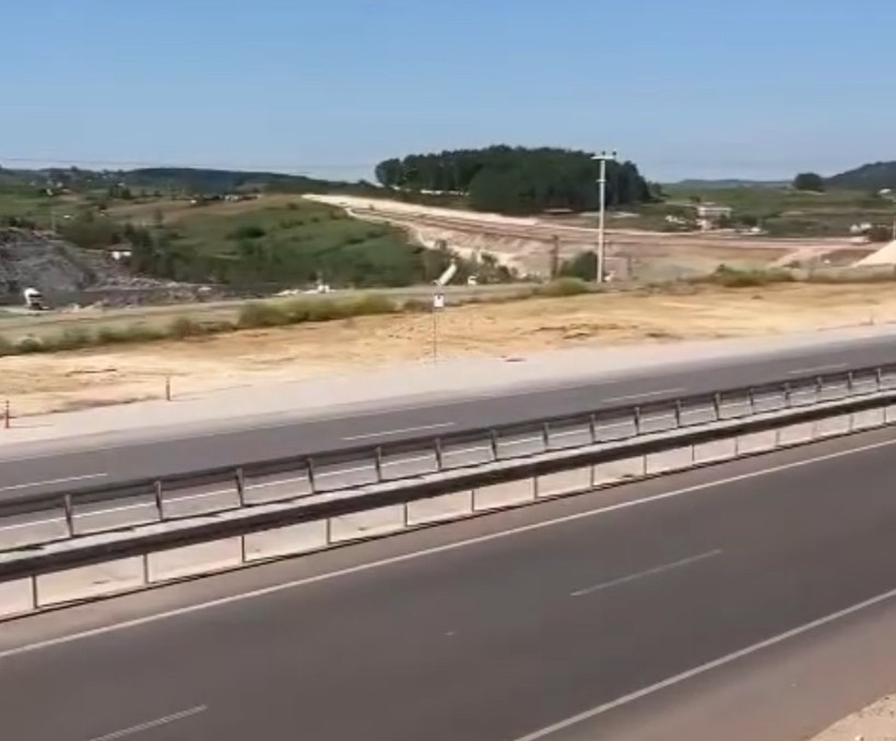 Vatandaş şikayetçi! Durağa ulaşmak risk taşıyor - Resim : 1