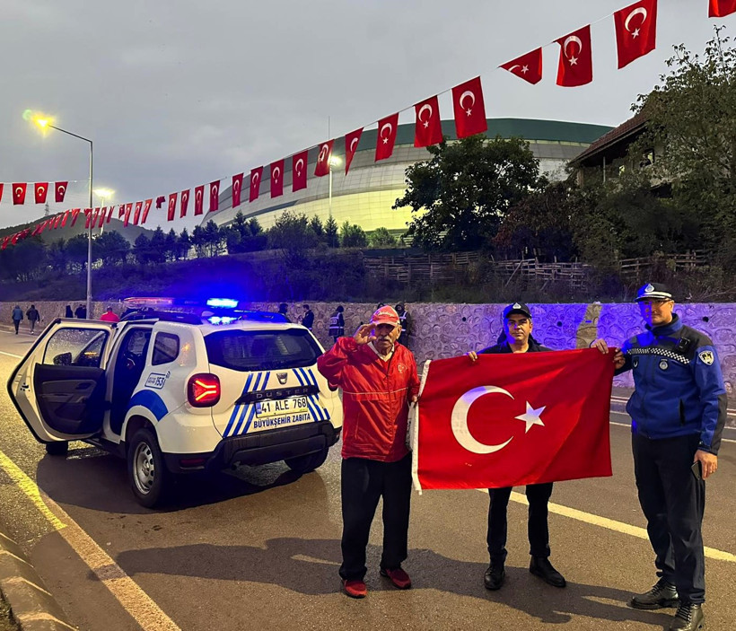 52 yıldır al bayrağın peşinde... Amigo Birol'a Kocaeli'de sıcak karşılama - Resim : 1