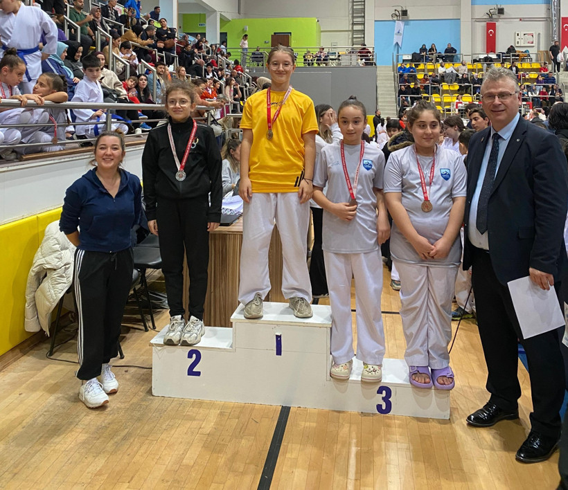 Başiskeleli genç karateciler tulum çıkardı! - Resim : 2