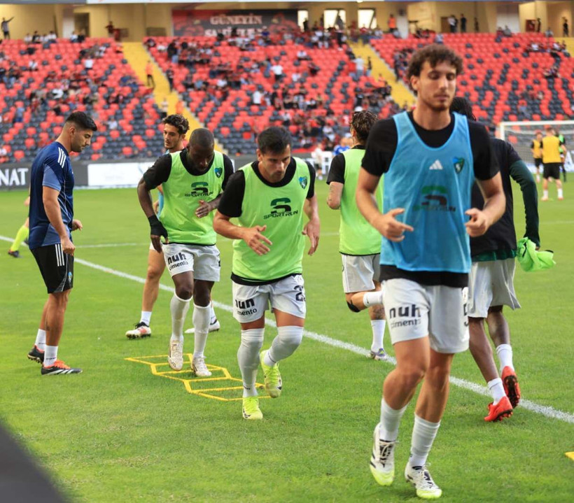Gaziantep Futbol Kulübü - Kocaelispor maçının ilk yarısından kareler - Resim: 12