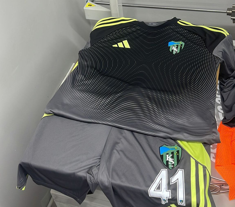 İşte TFF’ye onay için gönderilen Kocaelispor formaları! - Resim : 4