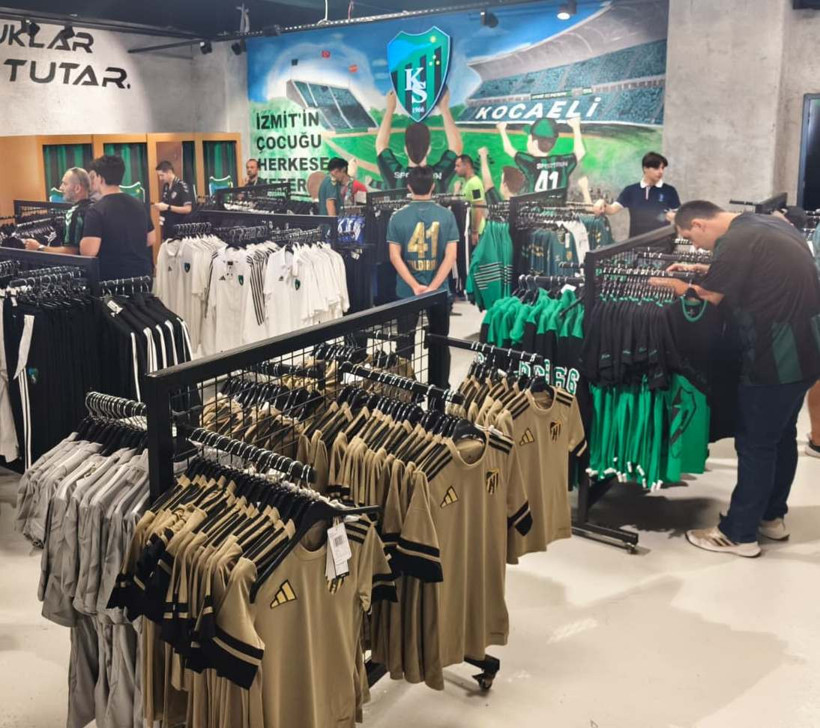 Stat içindeki Kocaelispor mağazasına yoğun ilgi - Resim : 2