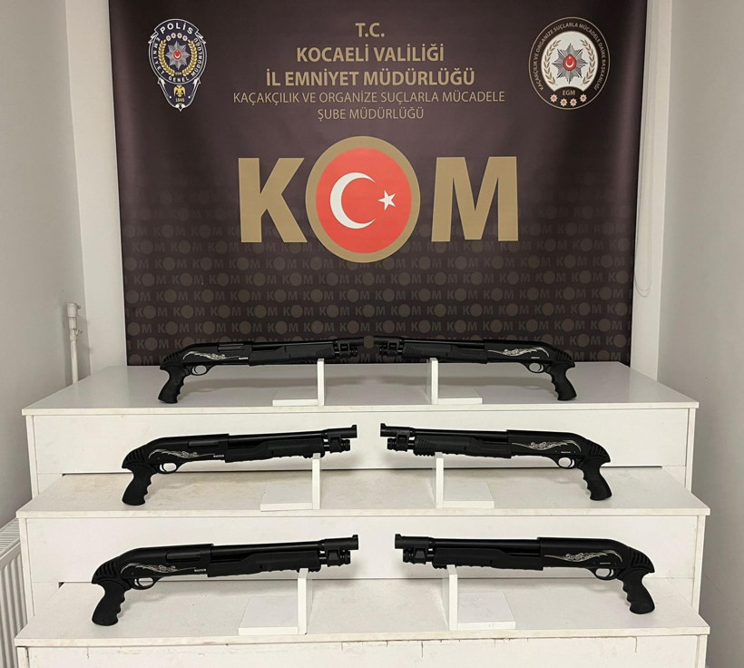 Polisin bastığı evden pompalı tüfekler çıktı! - Resim : 1