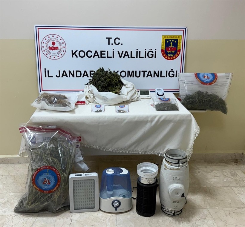 5 adrese uyuşturucu baskını: 4 şüpheli gözaltına alındı - Resim : 2