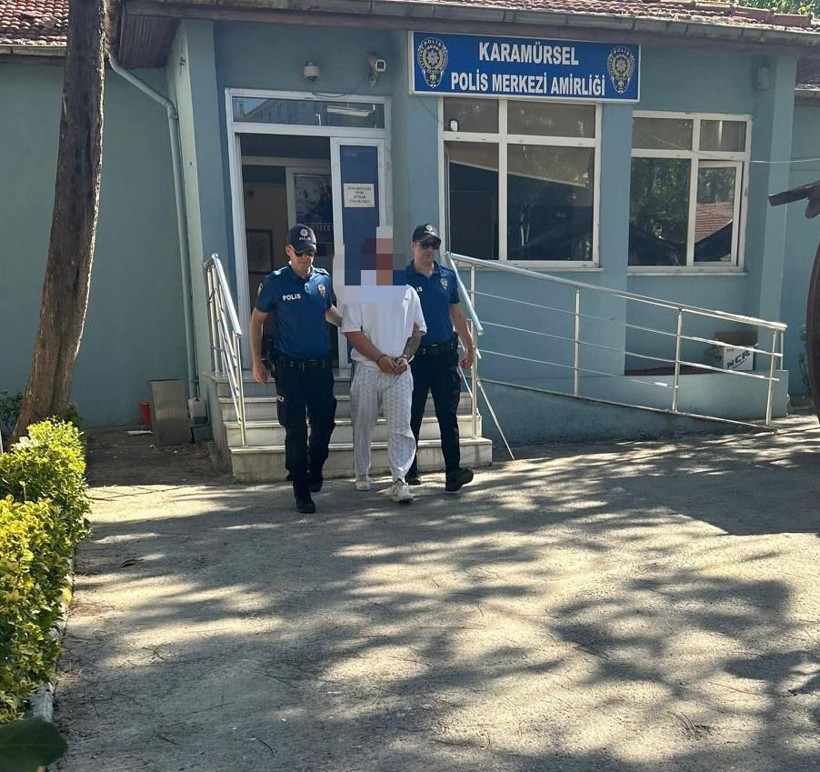 Aranan hırsız cezaevini boyladı! - Resim : 1