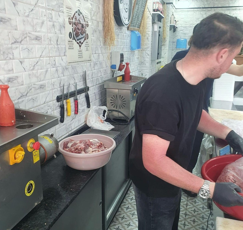Kasaplarda kıyma &ccedil;ekme yoğunluğu! Kilosu 30 TL - Resim : 1